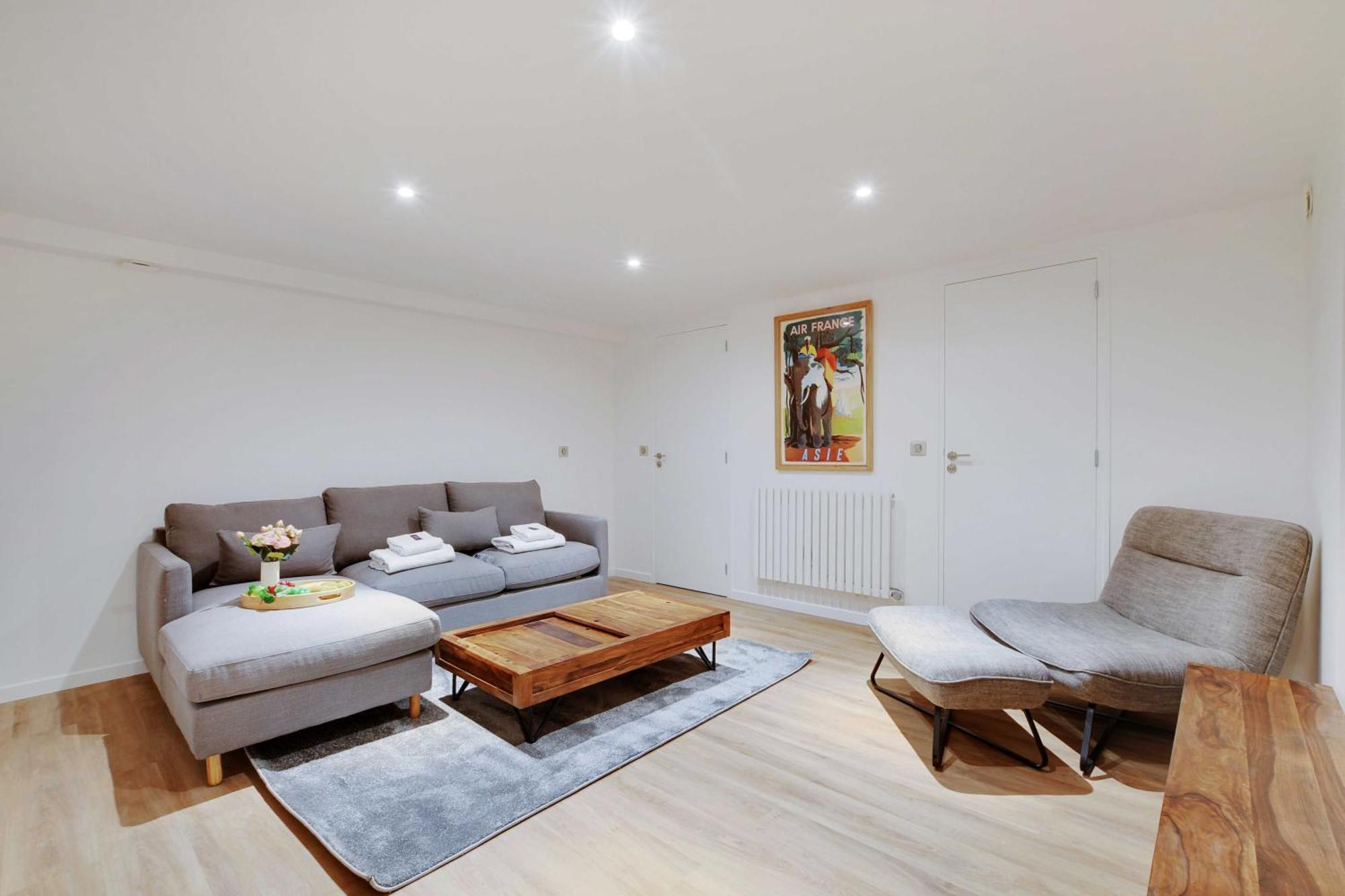 Appartement Spacious - 2br-4p - Place De Clichy Paris