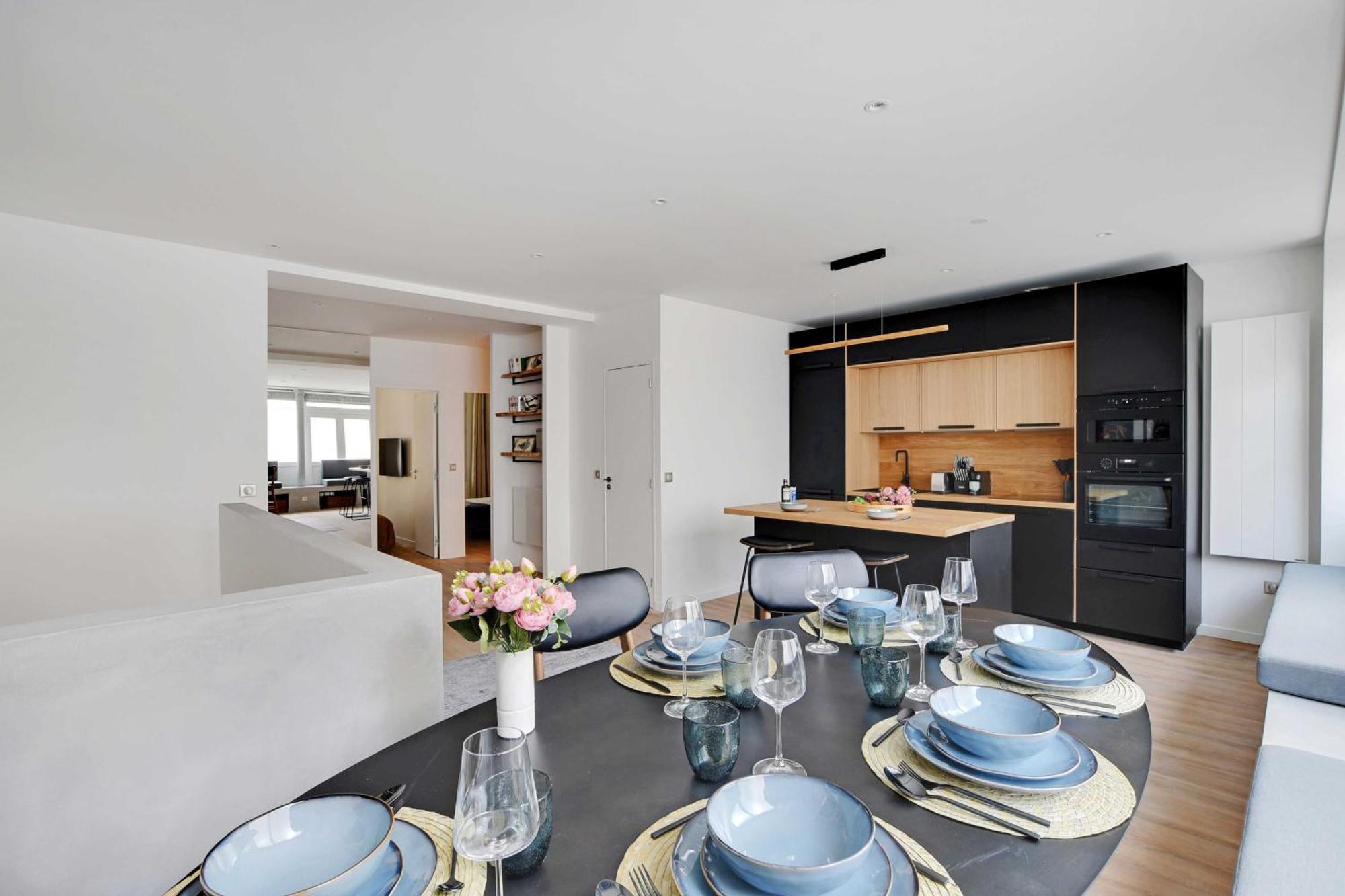 Spacious - 2br-4p - Place De Clichy Appartement Parijs
